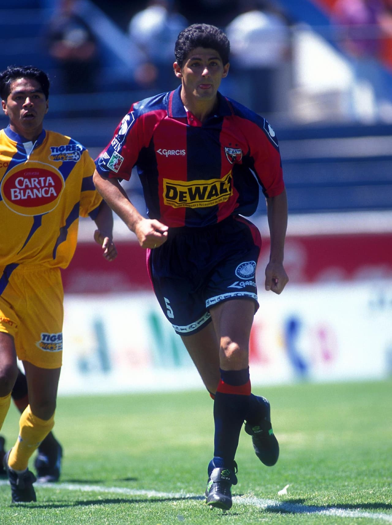 Entre las decepciones está el rumano Miodrag Belodedici, que con el Atlante jugó un año y medio sin poder demostrar las cualidades que lo llevaron a ser campeón de Champions League.