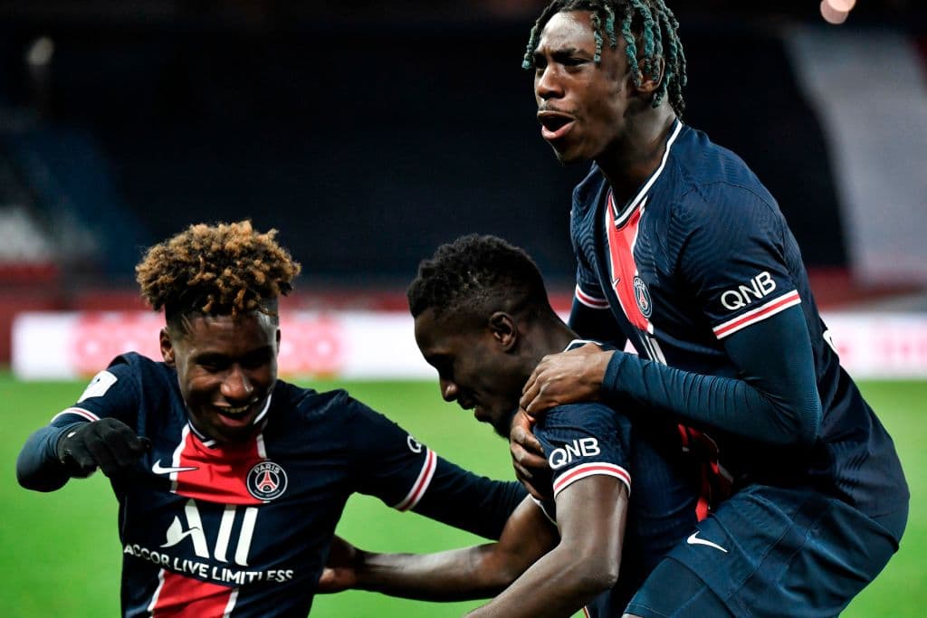 Al cabo de 17 jornadas disputadas, Lille (36), Lyon (36) y PSG (35) dominan la competición. Nimes Olympique y Dijon son los sotaneros con 12 unidades cada uno.