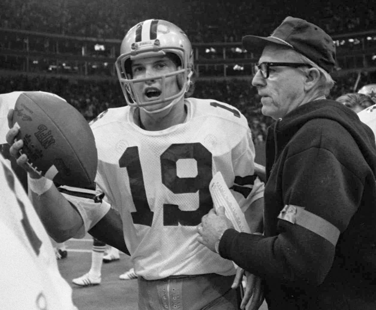 En 1974, el quarterback estrella de los Dallas Cowboys Roger Staubach se lastimó y el marcador no era favorable, pues perdían ante Washington 16-3. Entonces Cliint Longley entró a un partido que ya parecía perdido, pero sus 203 yardas y dos touchdowns llevó a los Cowboys a la victoria más improbable de 24-23.