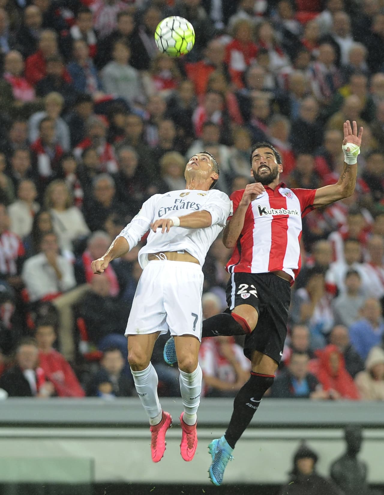 Raúl García fue de los jugadores del Athletic que más peleó cada pelota como lo hiciera siempre ante los merengues desde su época con el Atlético.
