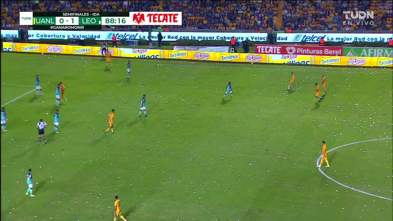 ¡TIRO ATAJADO! disparo por Leonardo Fernández.