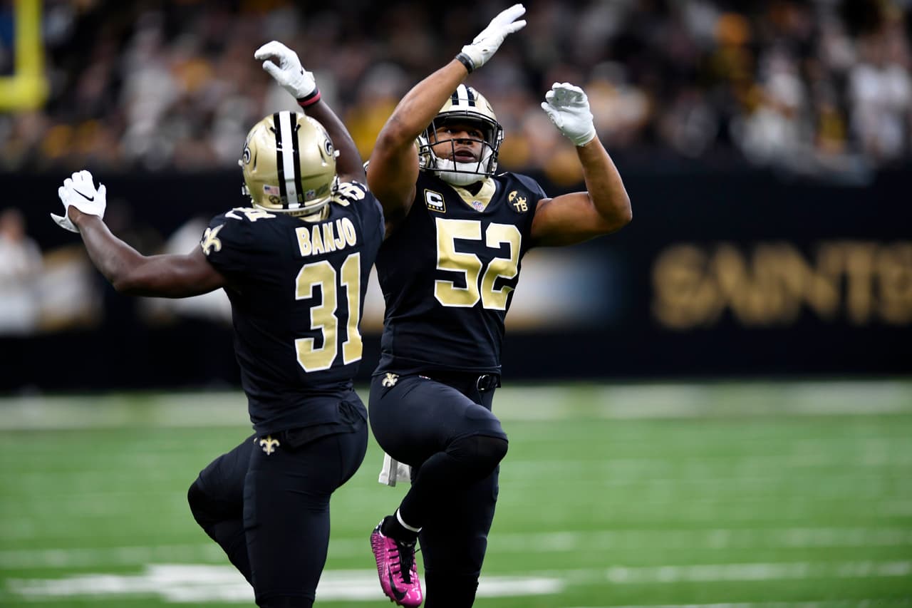 La localía en el Mercedes-Benz Superdome es uno de los factores que tienen favoritos a los Saints, con seis victorias y dos derrotas, ambas contra rivales divisionales: Buccaneers y Panthers.