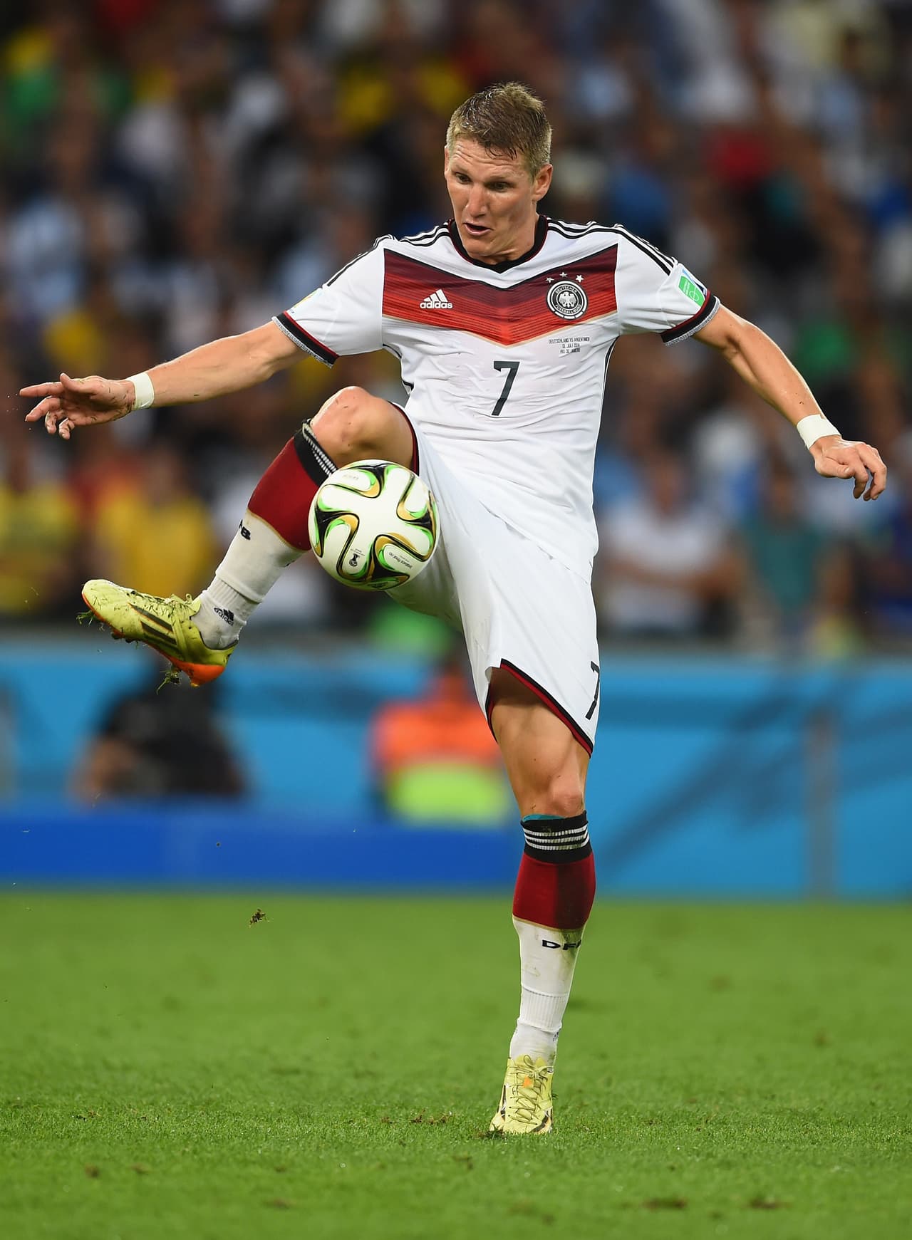 Sin embargo, el regreso de Bastian Schweinsteiger al círculo central aún genera polémica. Unos dicen que fue el más valioso de la final ganada contra Argentina, otros dicen que falló muchos pases. El debate sigue abierto.