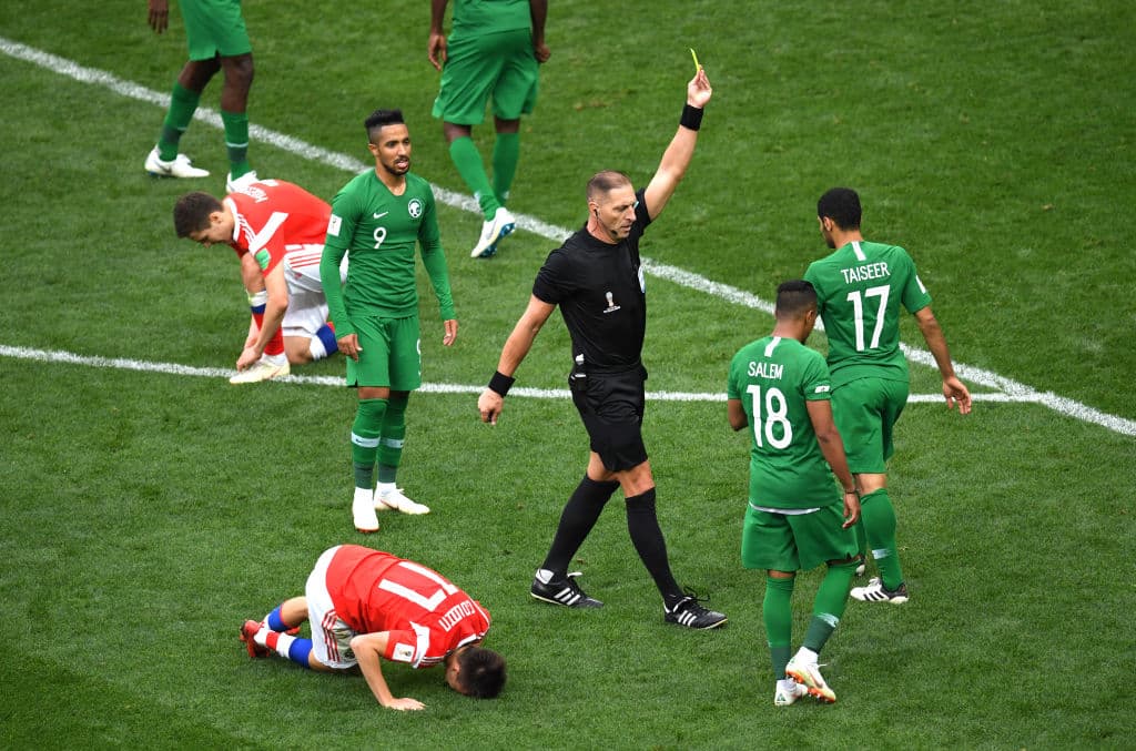Pitana fue el encargado de dirigir el encuentro entre Arabia Saudita y la afitriona Rusia. En ese partido el silbante sacó dos tarjetas de amonestación, una por bando.