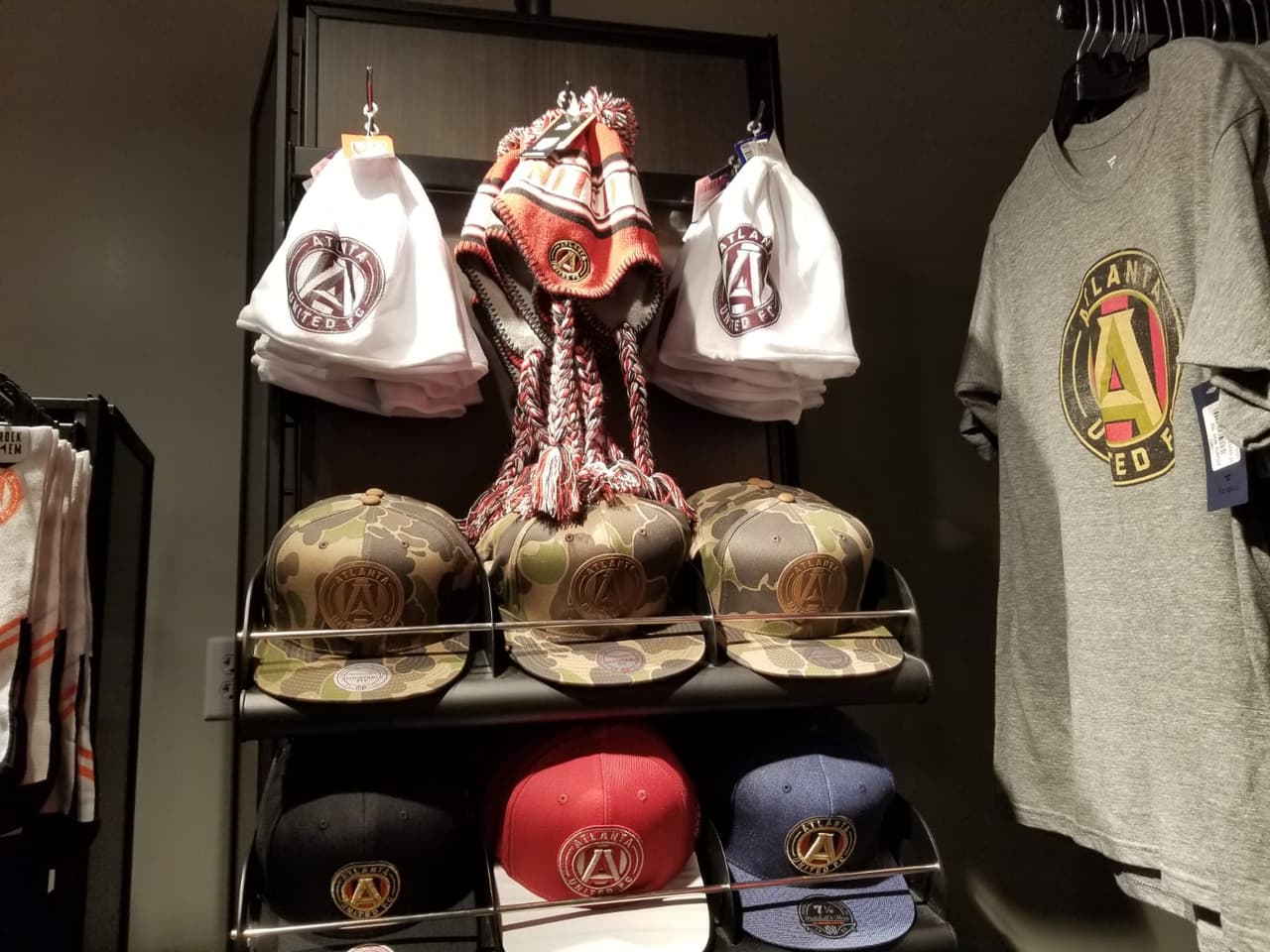 La tienda del Atlanta United ofrece una gran variedad de opciones para sus fans en esta ocasión especial.