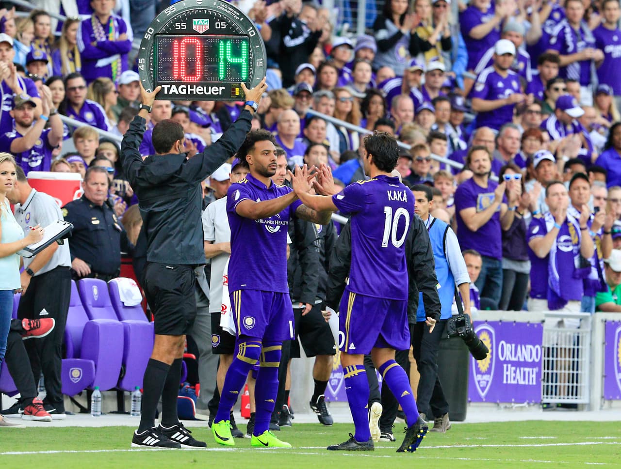Kaká fue reemplazado por el jamaiquino Giles Barnes.