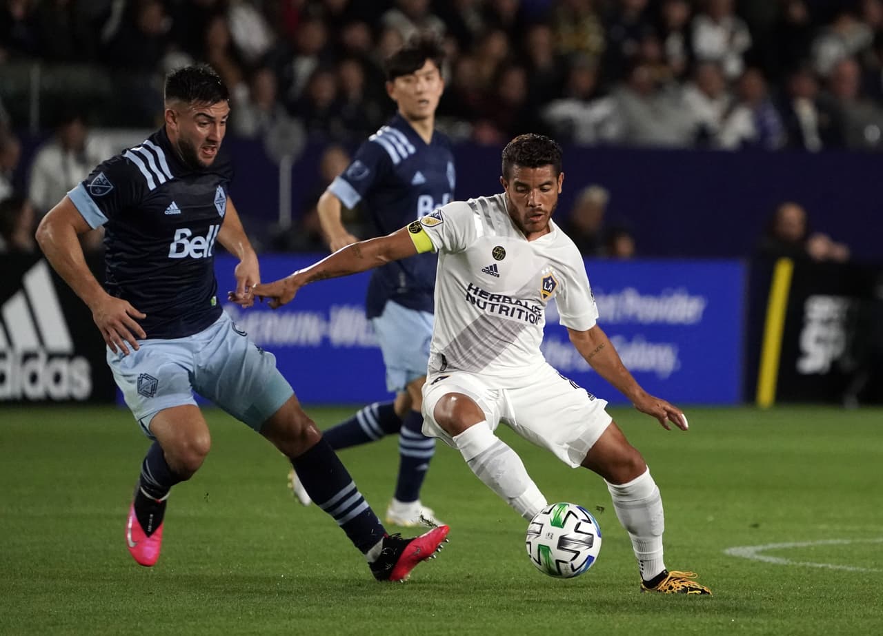 Jona dos Santos: “‘Chicharito’ siempre va a tener esa presión"