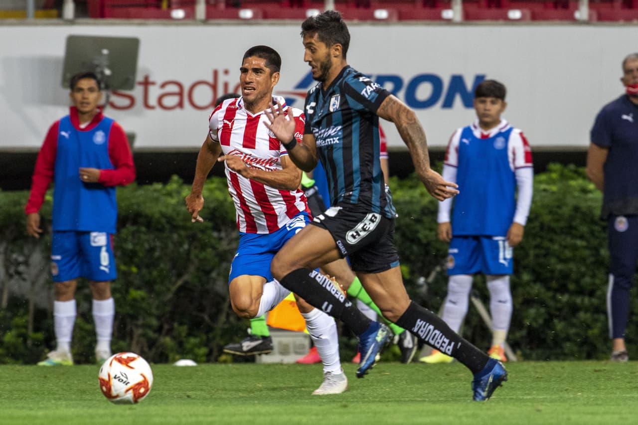 J.J. Macías no consigue anotar un penal al minuto 90+3 y Las Chivas terminan empatando en casa frente al Querétaro.
