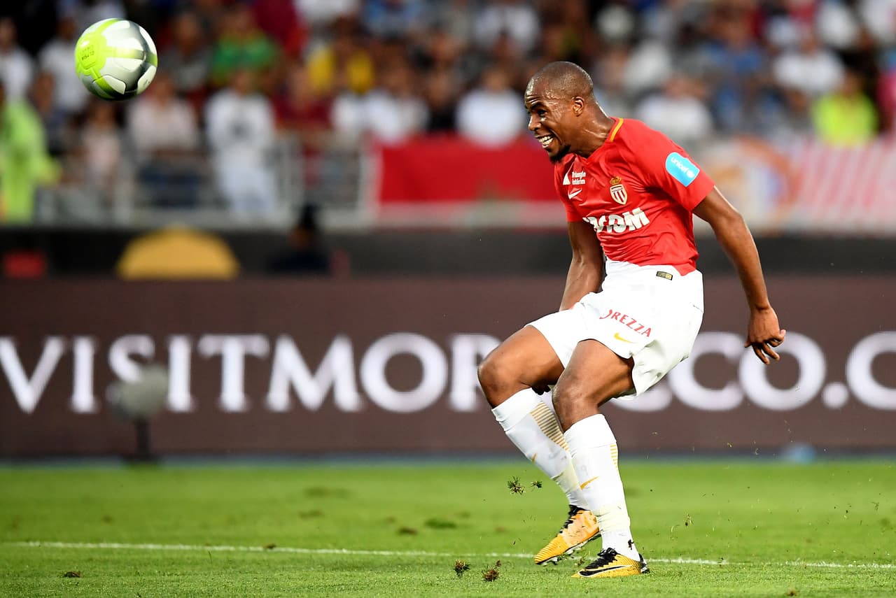 Sobre el minuto 51, tras una buena combinación entre Falcao y Tielemans, este último se la dejó a Djibril Sidibe solo frente a Areola.