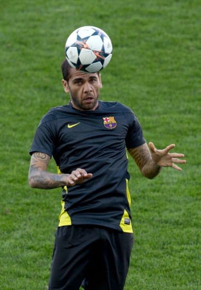 En cualquier caso, Dani Alves es optimista para el futuro. "Luis Enrique me dijo que cuenta conmigo así que yo cuento con él". Y sobre la competencia que viene dijo que "Llegamos bien. Tenemos las ideas claras, pero necesitamos rodaje. Todos los equipos que quieren ganar tienen que mejorar". Declaraciones recogidas del diario Sport.