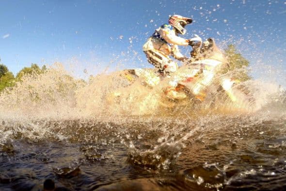 El chileno "Chaleco" López sufrió una caída y quedó fuera de la competencia.