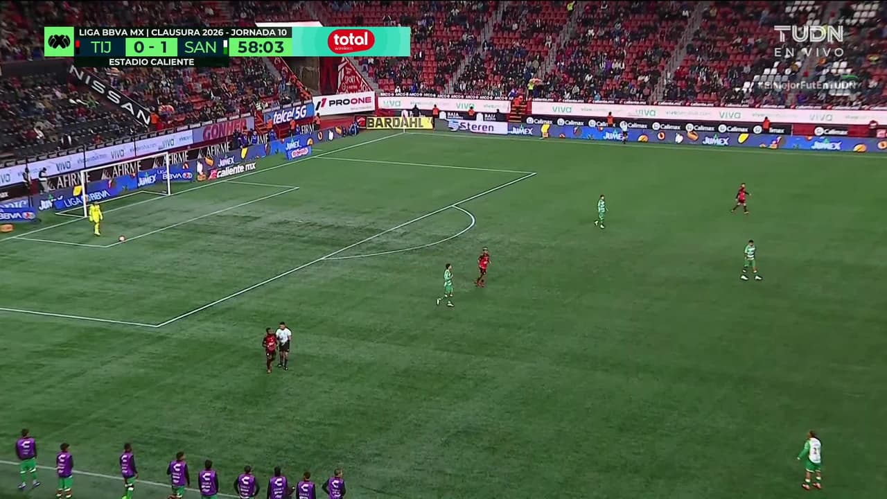 ¡Expulsión! El árbitro saca la roja directa a Jackson Porozo.