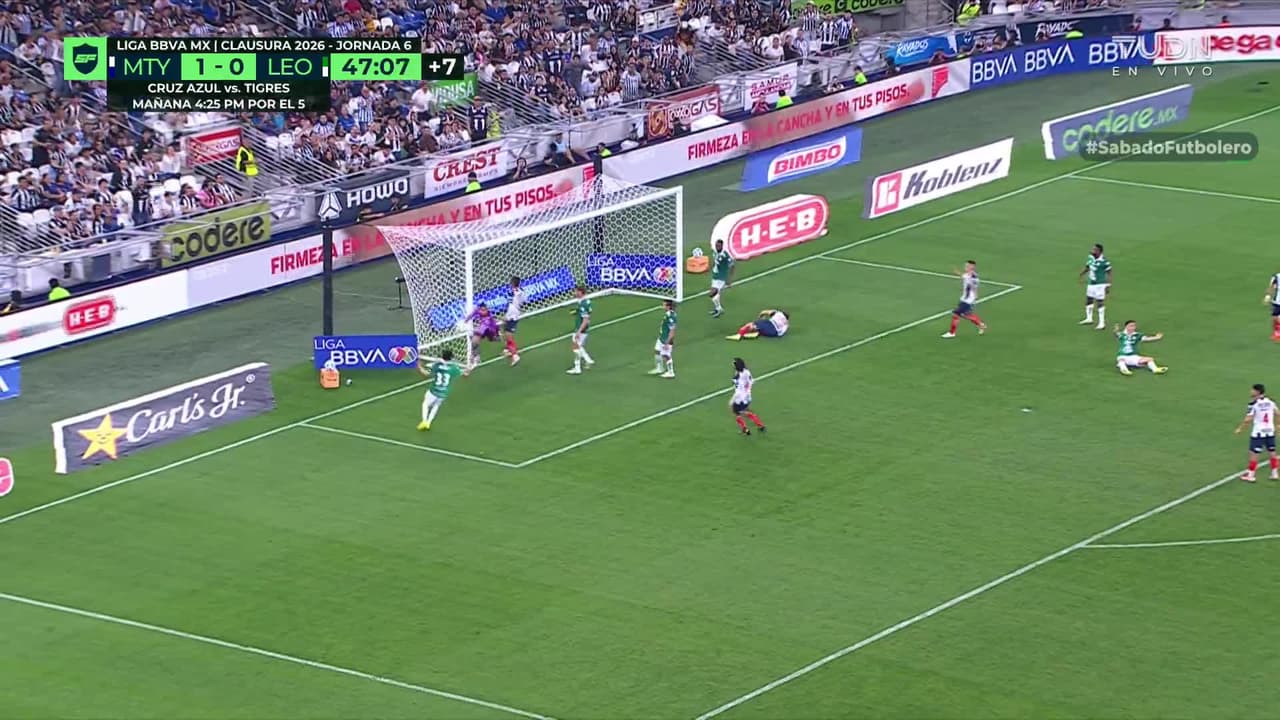 ¡TIRO ATAJADO! disparo por Fidel Ambríz.