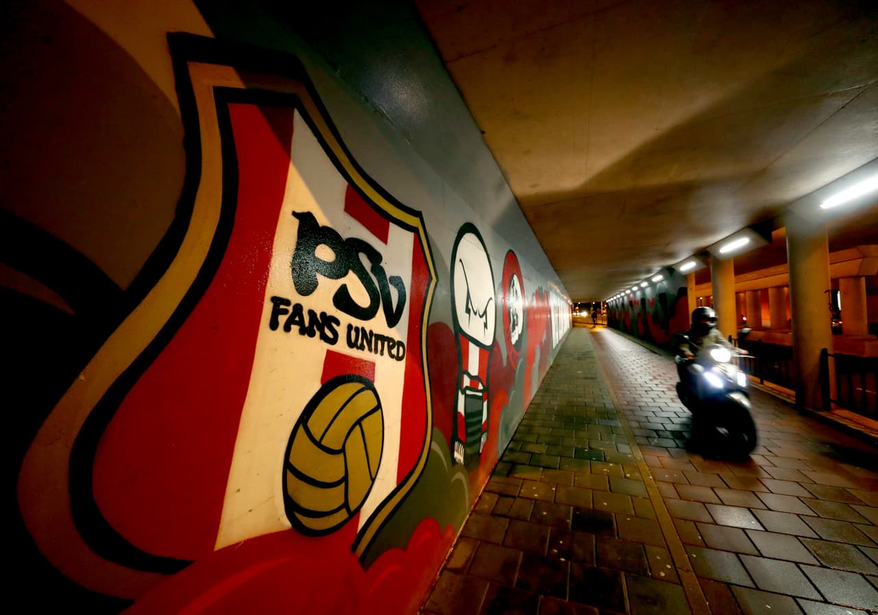 Las calles de Eindhoven tienen una magia especial para recibir el partido del PSV contra Barcelona en el Grupo B de la Champions League.