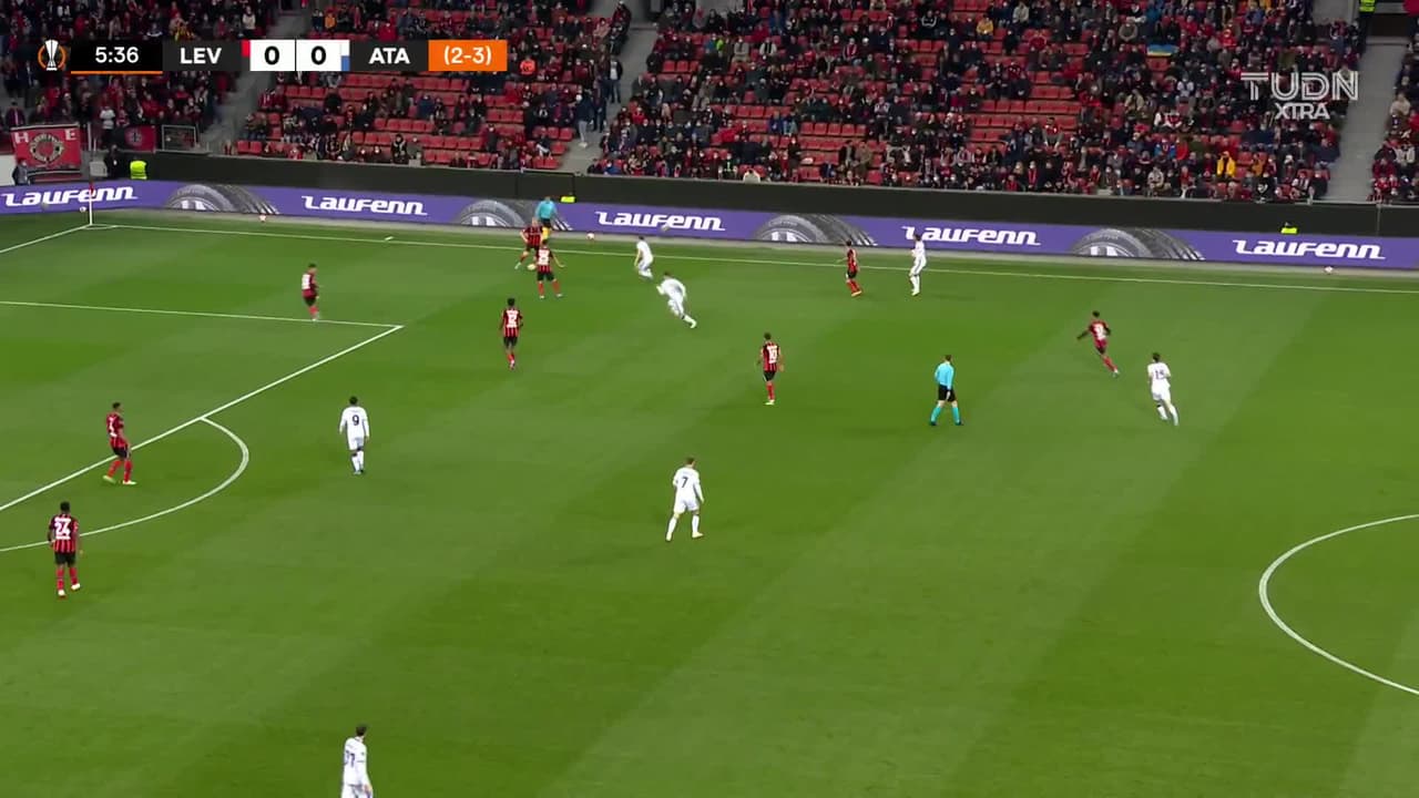 ¡TIRO ATAJADO! disparo por Luis Muriel.