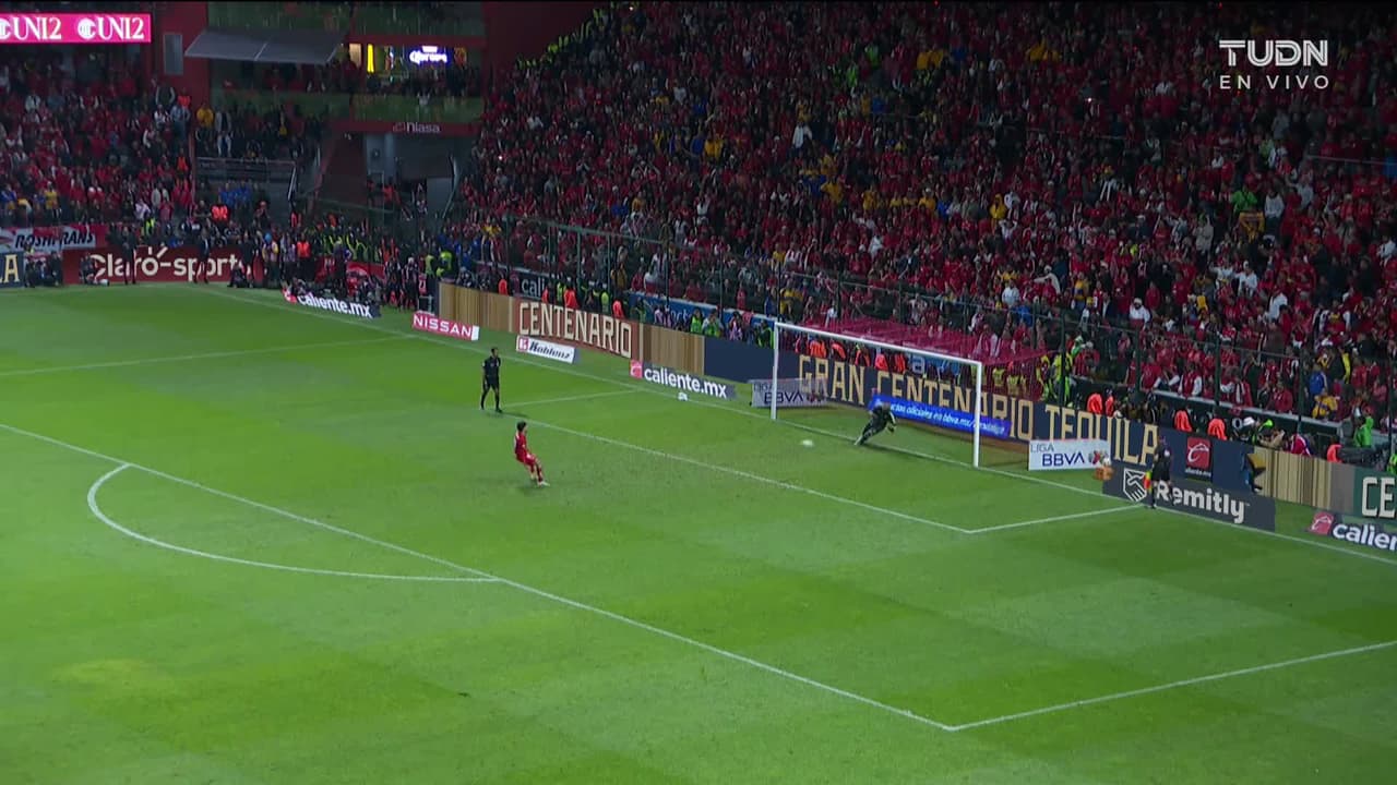 ¡GOL!  anota para Toluca. Santiago Simón