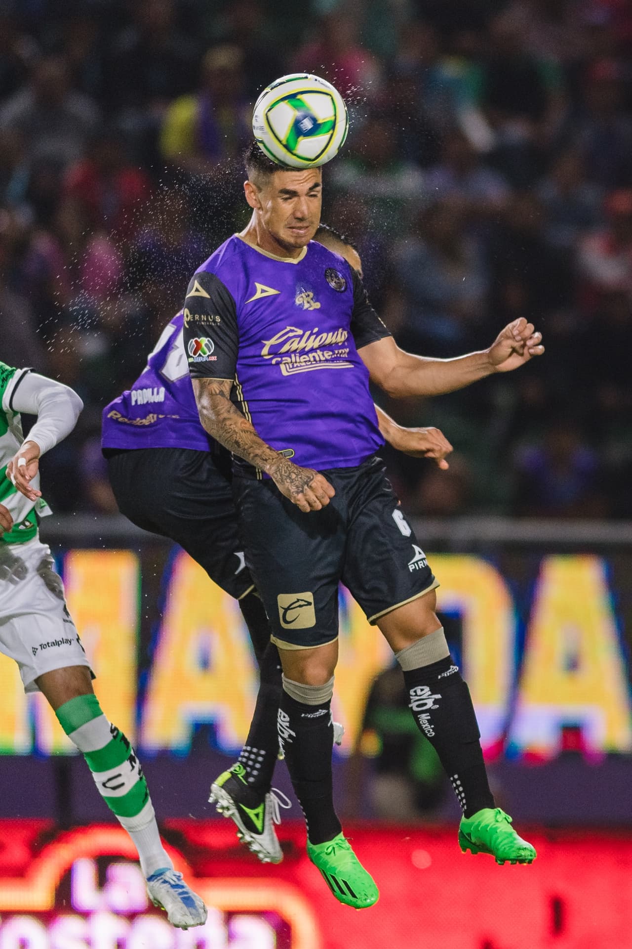 Con un gol tardío de cabeza autoría de Harold Preciado, Santos Laguna doblegó a Mazatlán en el inicio de la Jornada 3 del Clausura 2023. Santos abrió el marcador al 36’ vía Juan Brunetta, pero Ariel Nahuelpán empataría en el segundo tiempo. Sin embargo, Harold Preciado marcó el tanto definitivo a 10 minutos del final.
