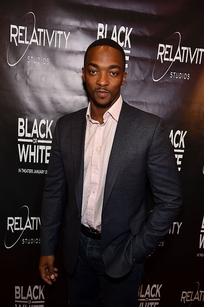 "La serie de antología de siete partes explora las verdades extrañas, hermosas, desgarradoras, divertidas y maravillosas de lo que significa ser humano. La serie abarca nuestro presente y futuro e ilumina que incluso durante nuestros momentos más aislados todos están conectados a través de la experiencia humana".
<br>