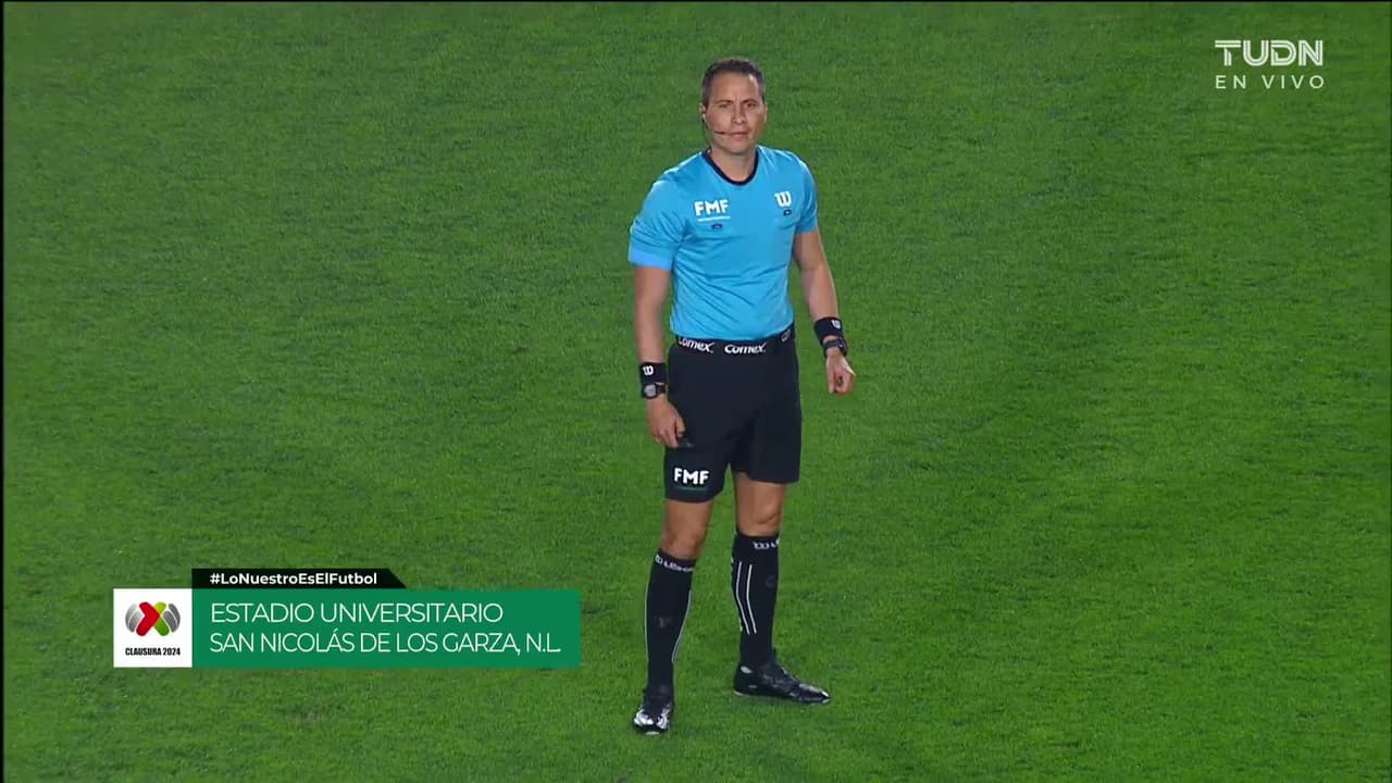 Arranca el partido y la pelota está en juego.