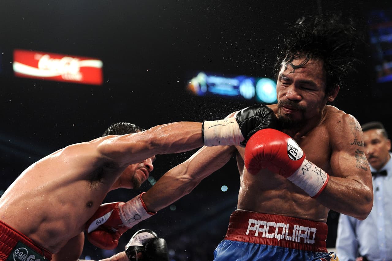 Un año después, como campeón de la FIB y AMB, enfrentó a un Manny Pacquiao en ascenso. Márquez cayó tres veces en el primer round, pero logró sacar el empate.