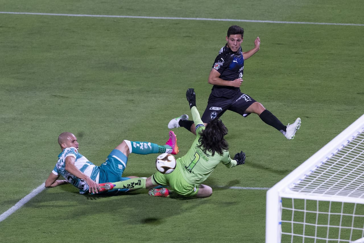 Eduardo Aguirre y Ayrton Preciado son los encargados de consumar la voltereta 2-1 sobre Santos y toman una ligera ventaja en las eliminatorias.