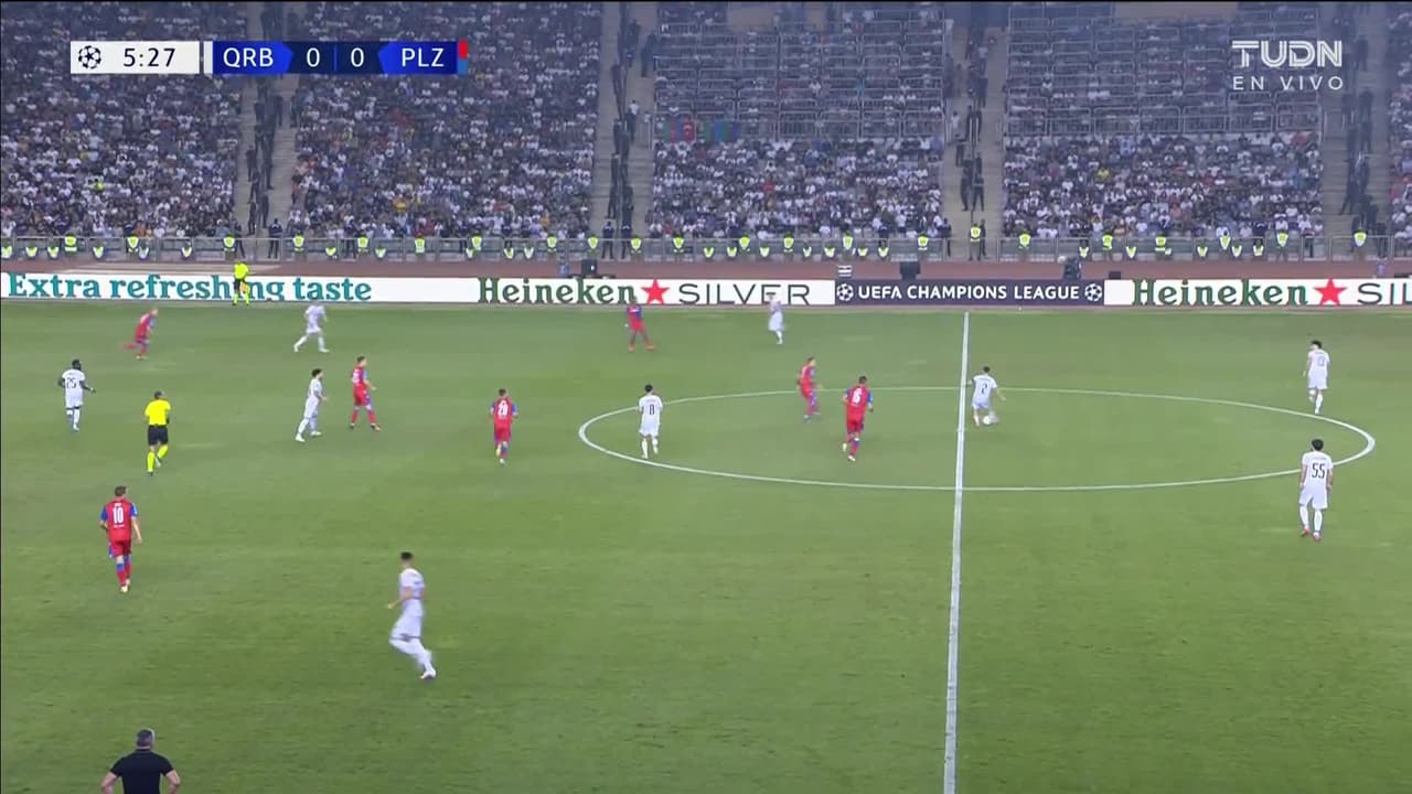 ¡TIRO ATAJADO! disparo por Marko Jankovic.