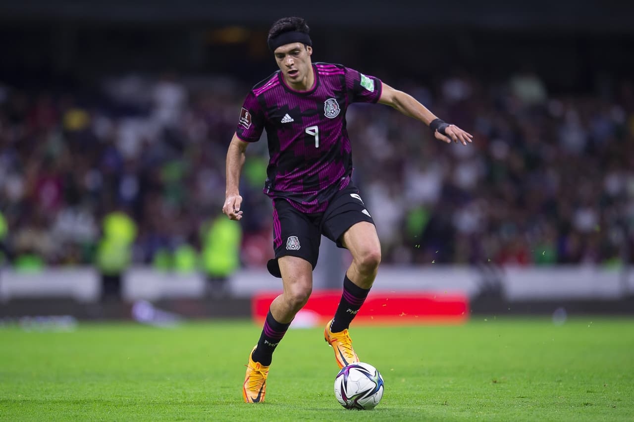 México selló su pase al Mundial con una victoria sobre El Salvador, gracias a los goles de Uriel Antuna y Raúl Jiménez.