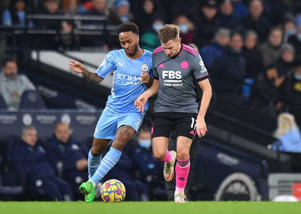 Manchester City goleo 6-3 al Leicester, Arsenal pasa por encima del Norwich City 3-0, Tottenham también golea 3-0 al Crystal Palace y el Southampton consigue apretada victoria de visita 2-3 sobre el West Ham United.