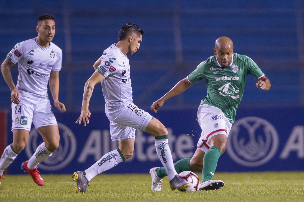 Y para coronar una brillante noche en favor de los Santos Laguna, Correa marcó el 30 a los 38 minutos con esta definición en el área.