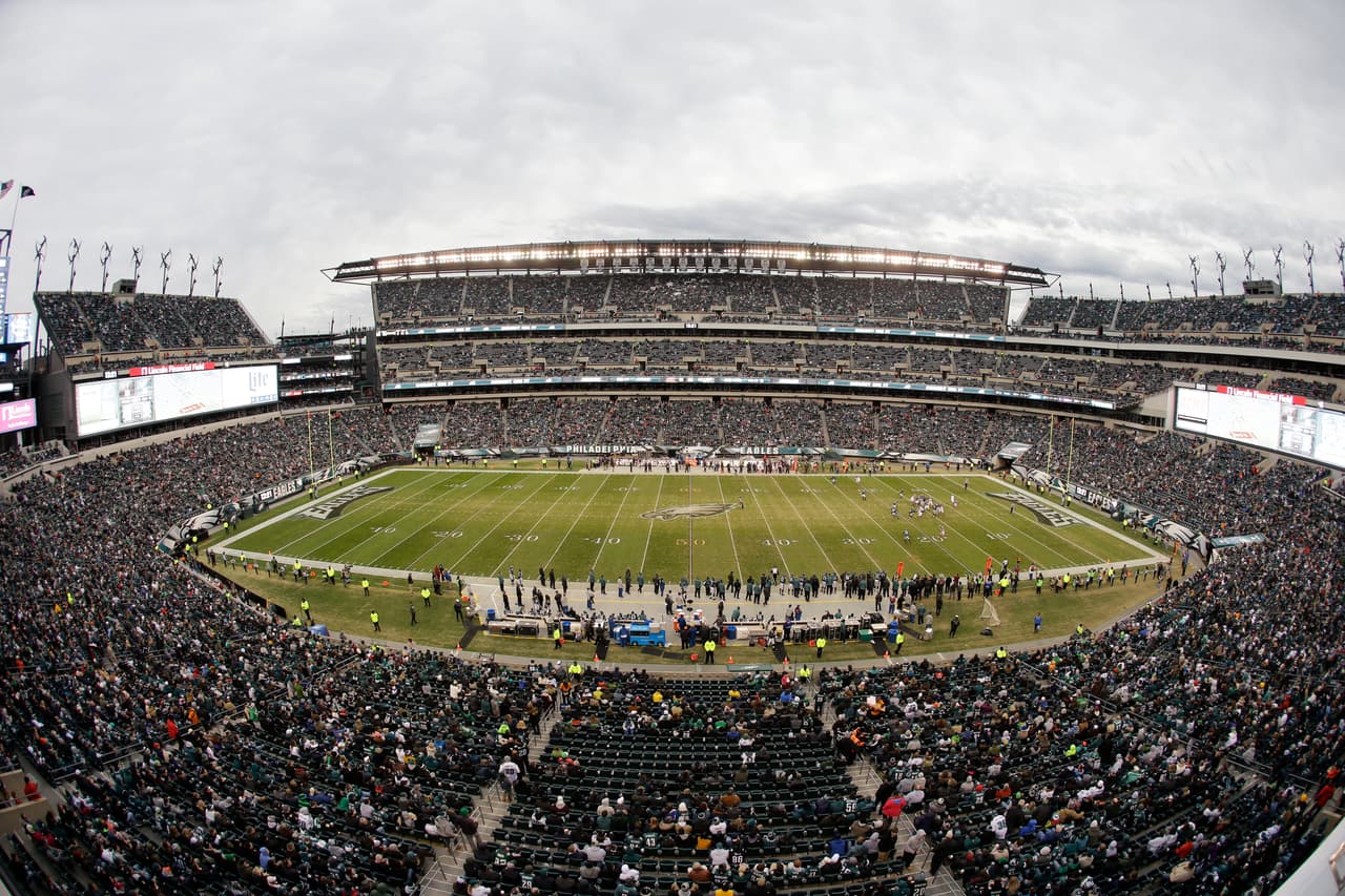 El Estadio Lincoln Financial Field esta en la ciudad de Filadelfia, Pensilvania, y es la sede del equipo Philadelphia Eagles (NFL) y los Temple Owls de la División I de la NCAA de fútbol americano universitario.