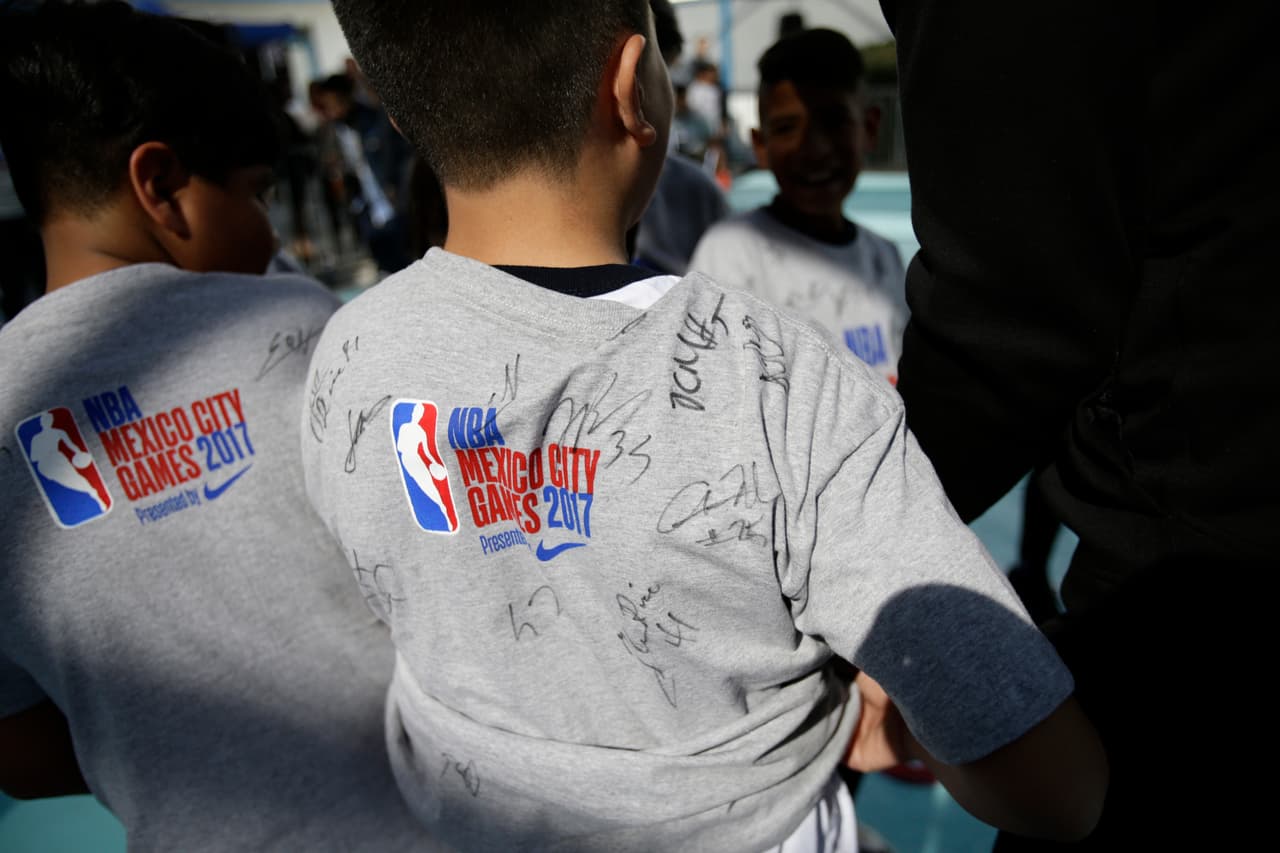 Desde muy temprano Rice tomó su lugar en un transporte especial donde se promocionaba los partidos de baloncesto.