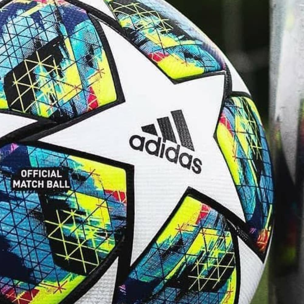 La nueva pelota con la que se jugará la UEFA Champions League será muy colorida, dejando atrás los parches azules de la anterior edición –a excepción de la final, que fueron rojos–. El camino a Estambul 2020 tendrá un balón de primera calidad.