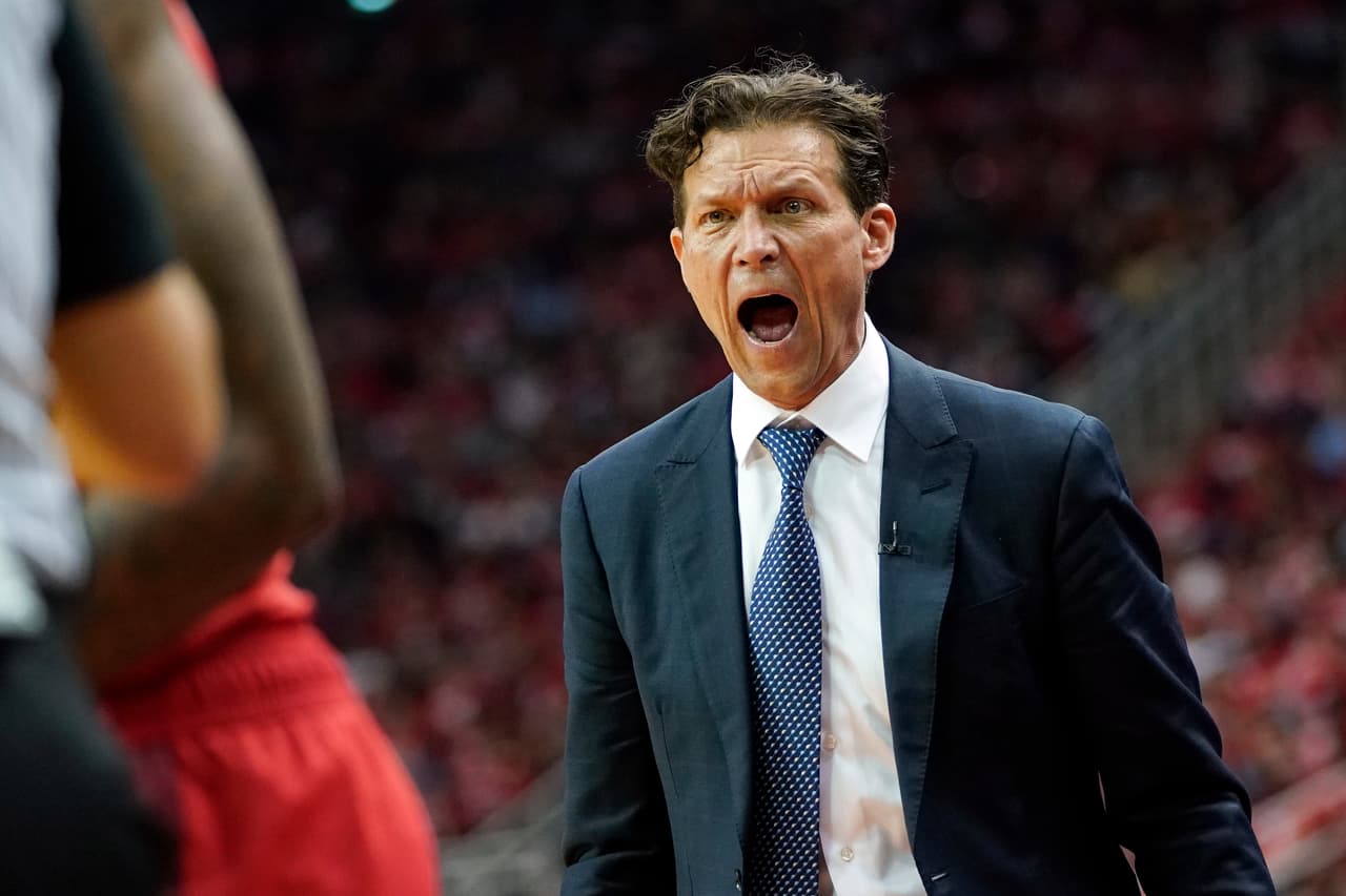 La expresión del entrenador del Utah Jazz Quin Snyder lo dice todo. La serie se traslada a Salt Lake City para que el sábado se lleve a cabo el Juego 3.