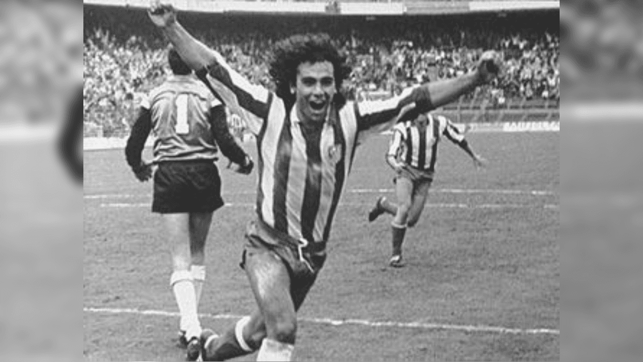 <b>Su última campaña como colchonero</b>
<br>El primer trofeo pichichi de Hugo Sánchez llegó en la campaña 1984-1985.