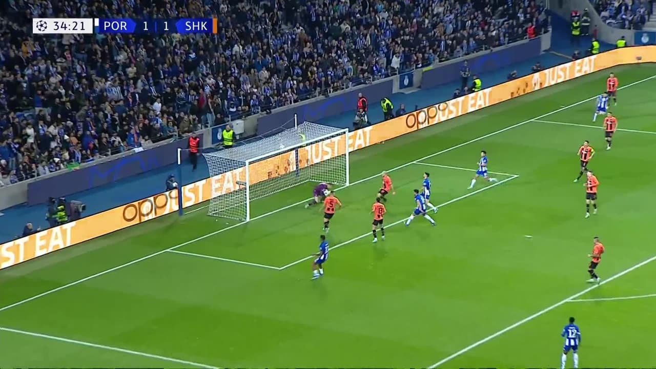 ¡TIRO ATAJADO! disparo por Galeno.