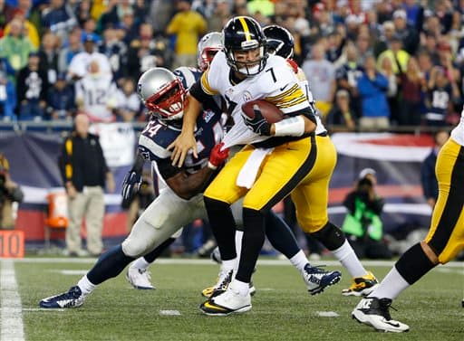 El 'Big Ben' presionado por Dont'a Hightower.