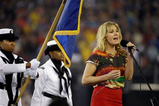 La vocalista líder de la banda de rock Grace Potter and the Nocturnals fue la encargada de entonar el himno de los Estados Unidos.