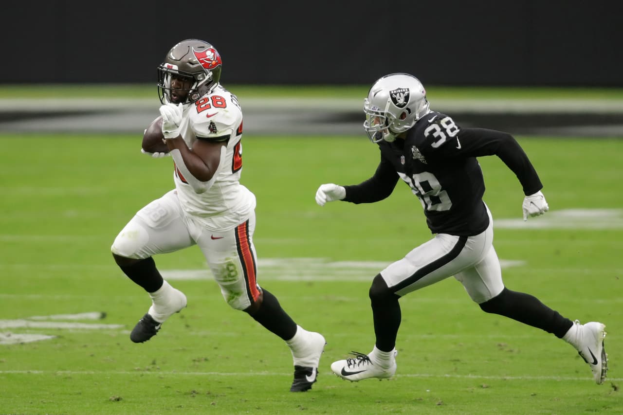 Tpm Brady tiene un partido impecable al lanzar cuatro pases de antocación y cero intercepciones en la victoria 45-20 sobre Las Vegas Raiders.