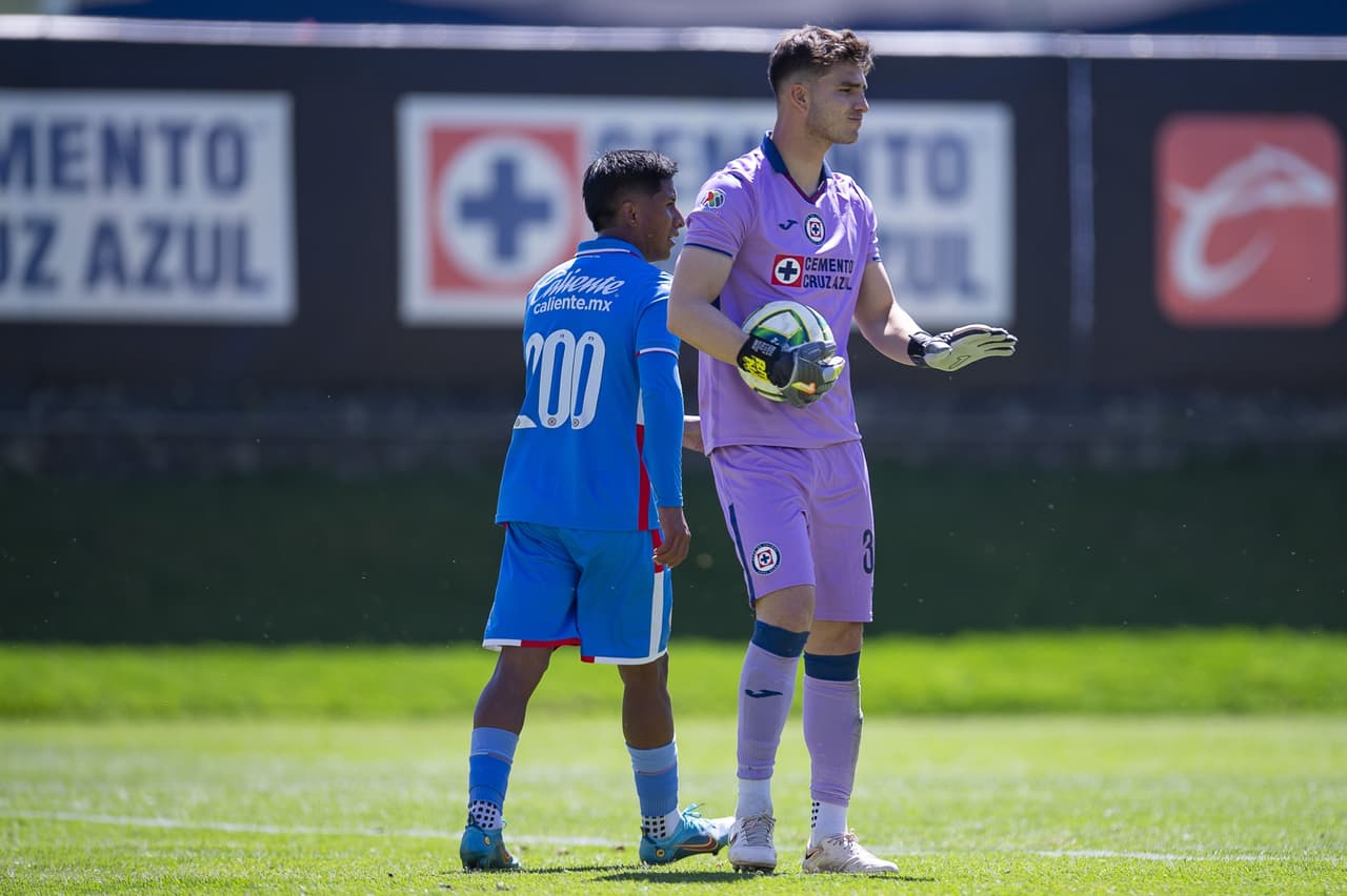 Jurado durante el partido Sub-20 en La Noria entre Cruz Azul y América.