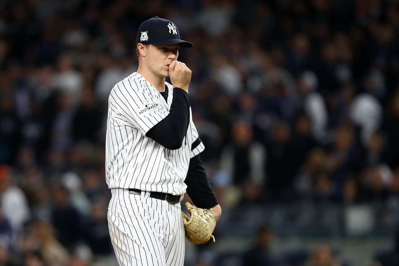 Sonny Gray abrió el juego por los Yankees. Trabajó 5 entradas en las que permitió 1 carrera limpia, 1 imparable y ponchó a 4. Salió sin decisión.