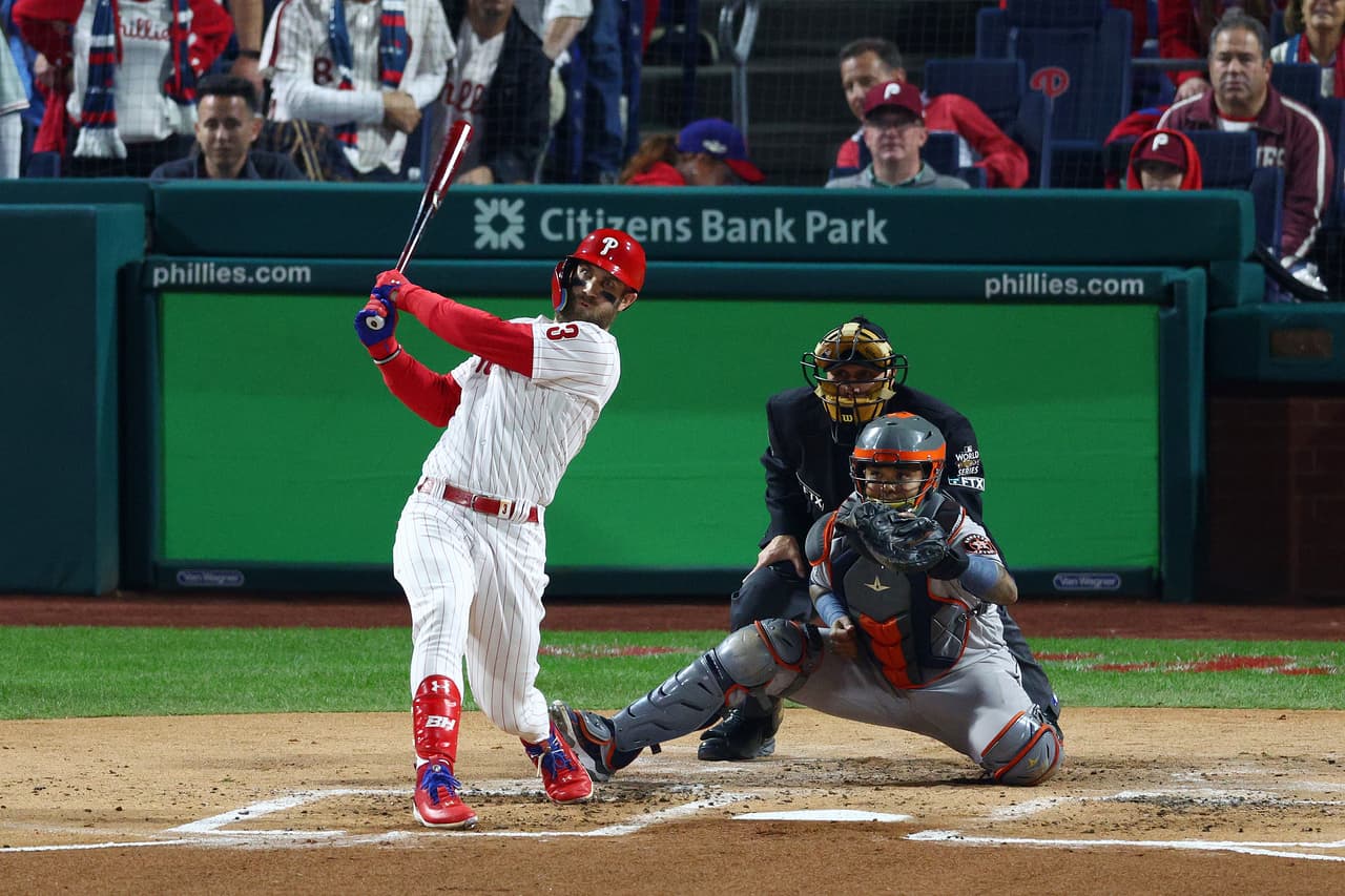 Philadelphia Phillies se llevó el tercer juego de la Serie Mundial para tomar ventaja de 2-1 sobre Houston Astros, que tuvo a José Urquidy en la lomita.
