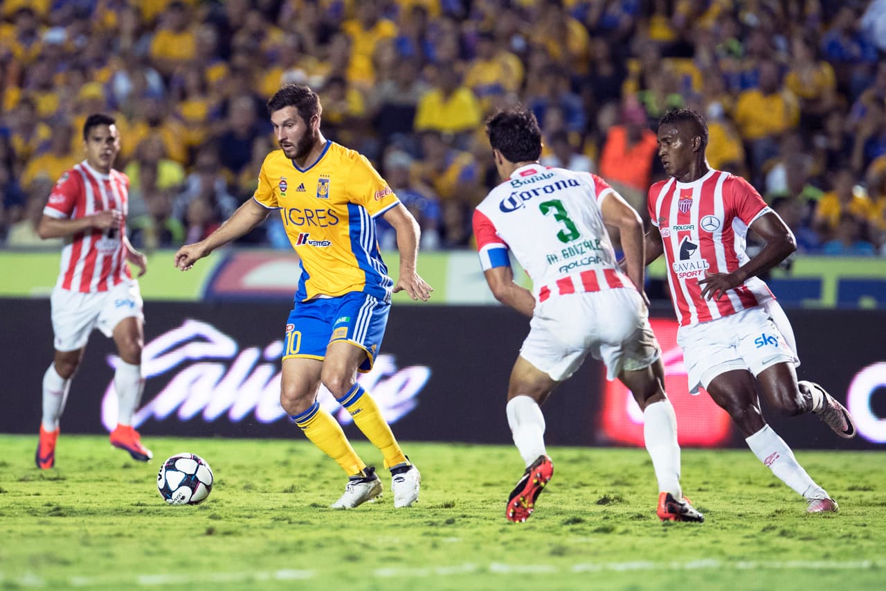 La sorpresa de la jornada y del torneo es Necaxa. El grupo dirigido por Alfonso Sosa es el octavo sitio del Apertura con 19 unidades y se aleja a pasos agigantados del descenso. En la fecha 13 viajó a Monterrey y le pegó 2-0 a Tigres en su casa.