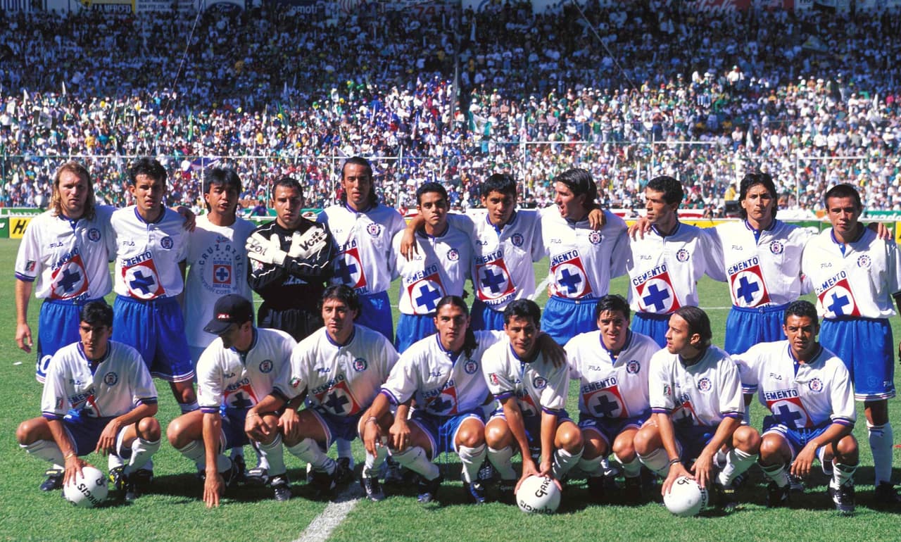 Para llegar al último campeonato de Liga de Cruz Azul hay que remontarnos al
<b> Invierno 1997,</b> además un año en el que también se coronaron en la
<b> Liga de Campeones de Concacaf.</b>