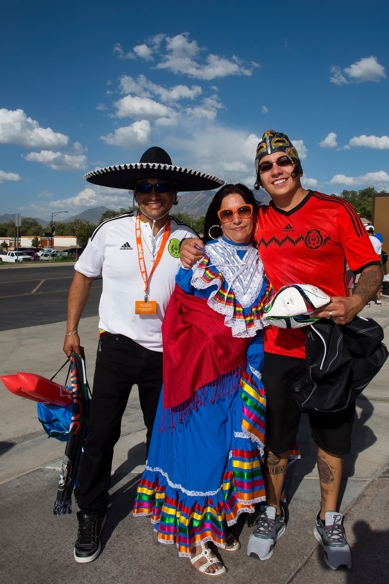 Aficionados mexicanos se dieron cita en el Estadio Rio Tinto de Salt Lake, Utah. Mira el poyo para el Tri