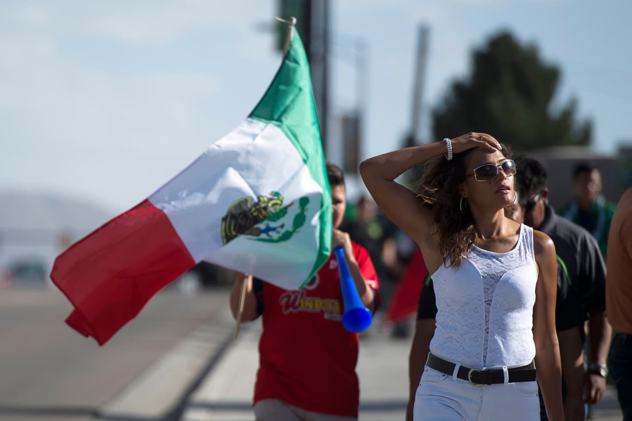 Aficionados mexicanos se dieron cita en el Estadio Rio Tinto de Salt Lake, Utah. Mira el poyo para el Tri