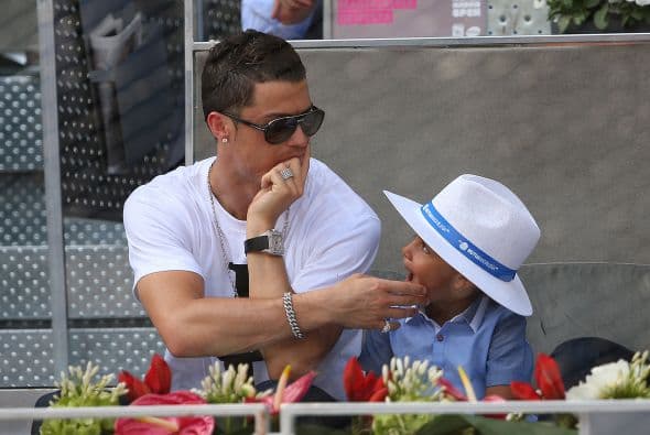Tierna imagen d Cristiano y su hijo.