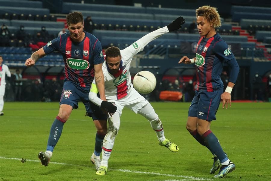 El Paris Saint Germain, por la mínima, derrota al SM Caen. El gol fue por parte de Moise Kean y le da la victoria a su equipo en la Copa de Francia. El astro brasileño, Neymar, salió lesionado del campo y será duda ante el Barcelona.