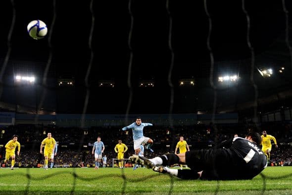 Su disparo fue contenido por el arquero rival.