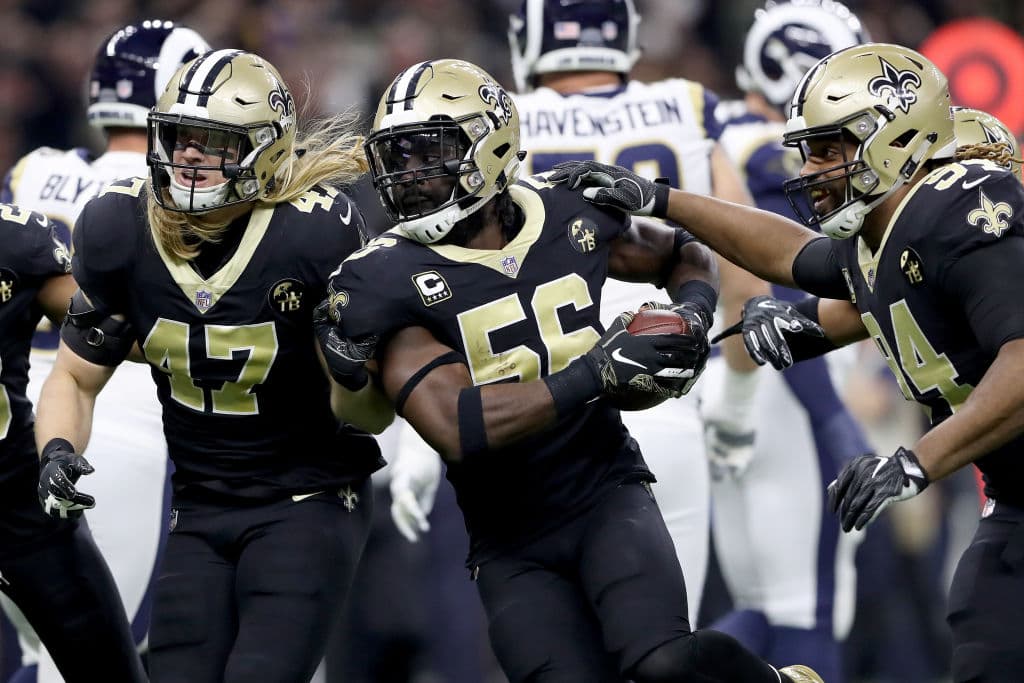 Demario Davis (56) tiene ahora dos intercepciones en su carrera. Una de ellas hoy ante Jared Goff, y otra en 2013, ante, ni más ni menos que Drew Brees.