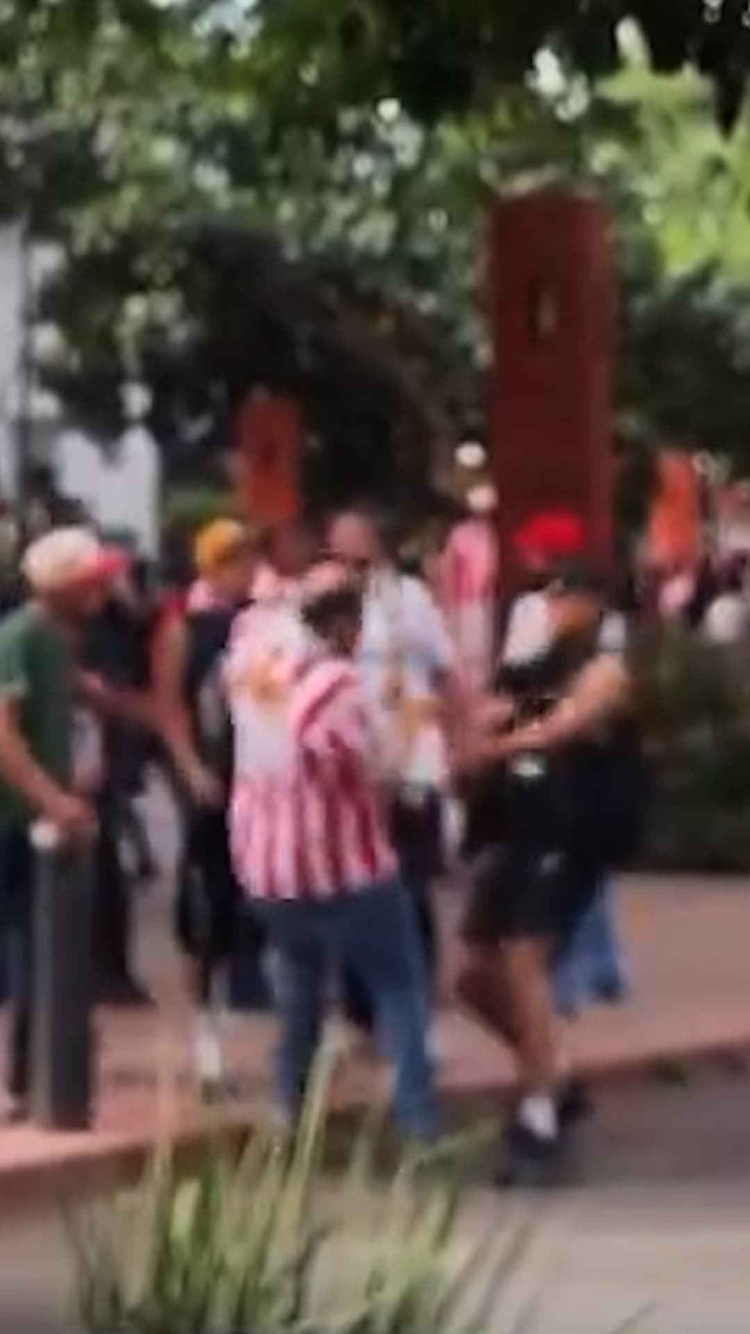 Una riña entre aficionados de fútbol termina en atropellamiento